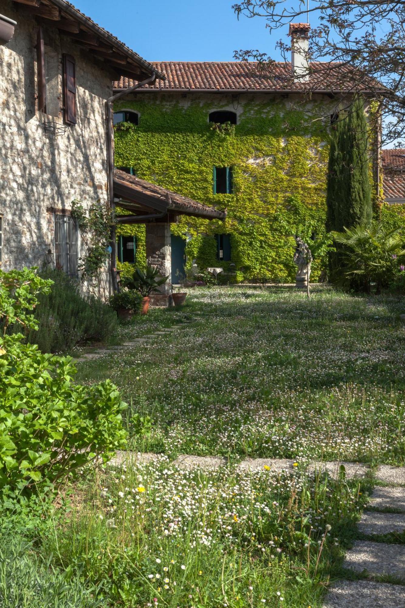 B&B La Casa Del Sole Manzano Exteriör bild