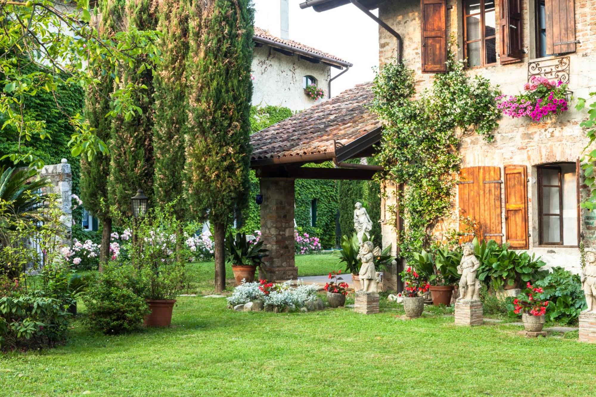 B&B La Casa Del Sole Manzano Exteriör bild