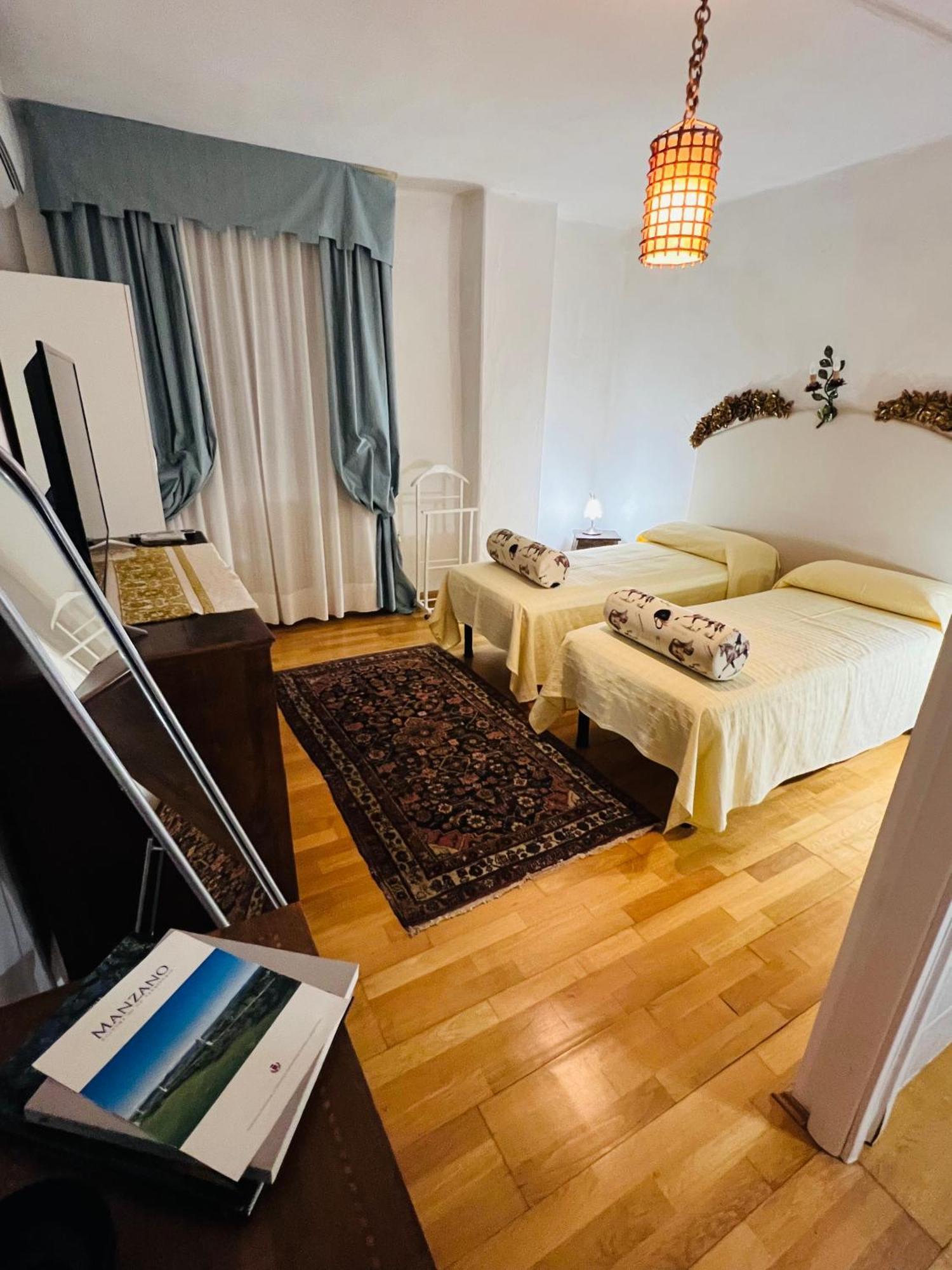 B&B La Casa Del Sole Manzano Exteriör bild